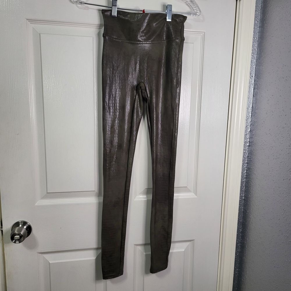 Shiny High-Waisted Leggings